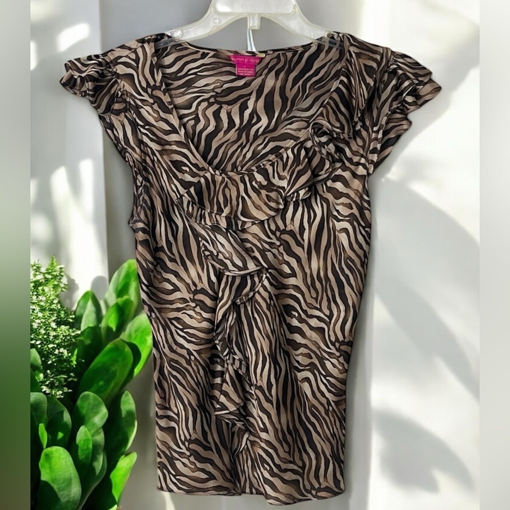 Sunny Leigh Ruched Ruffle Blouse in Black and Tan☑️